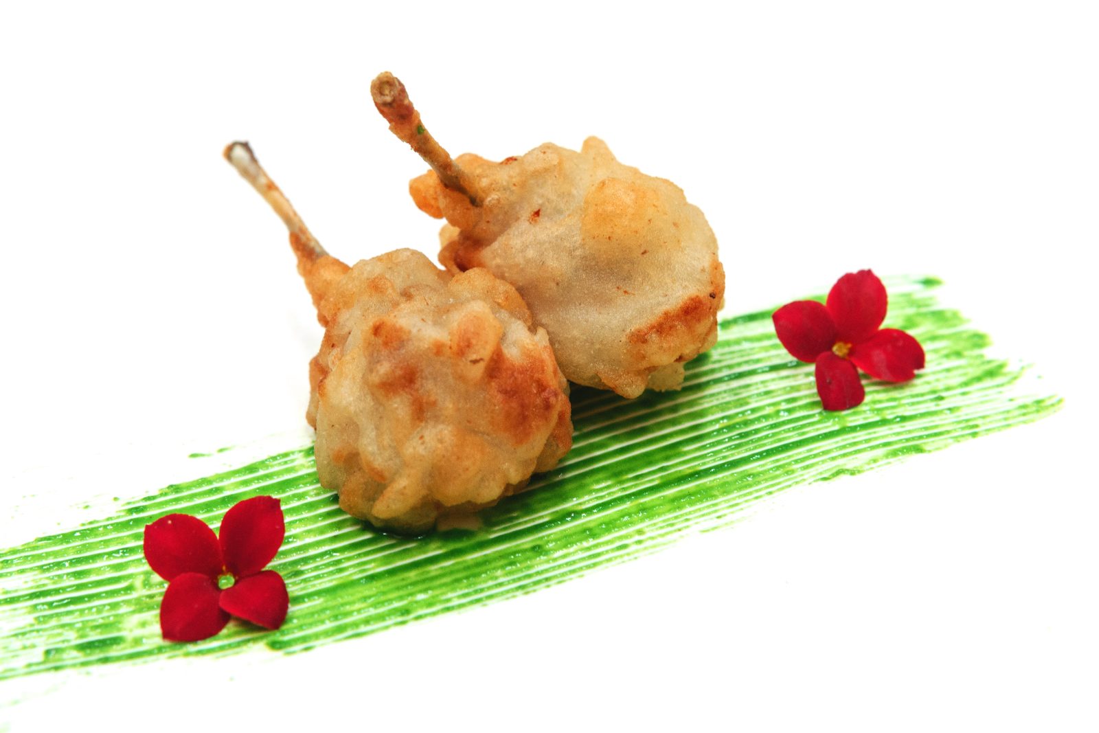 La Lyonnaise crocante : persillade et tempura, deux écoles.